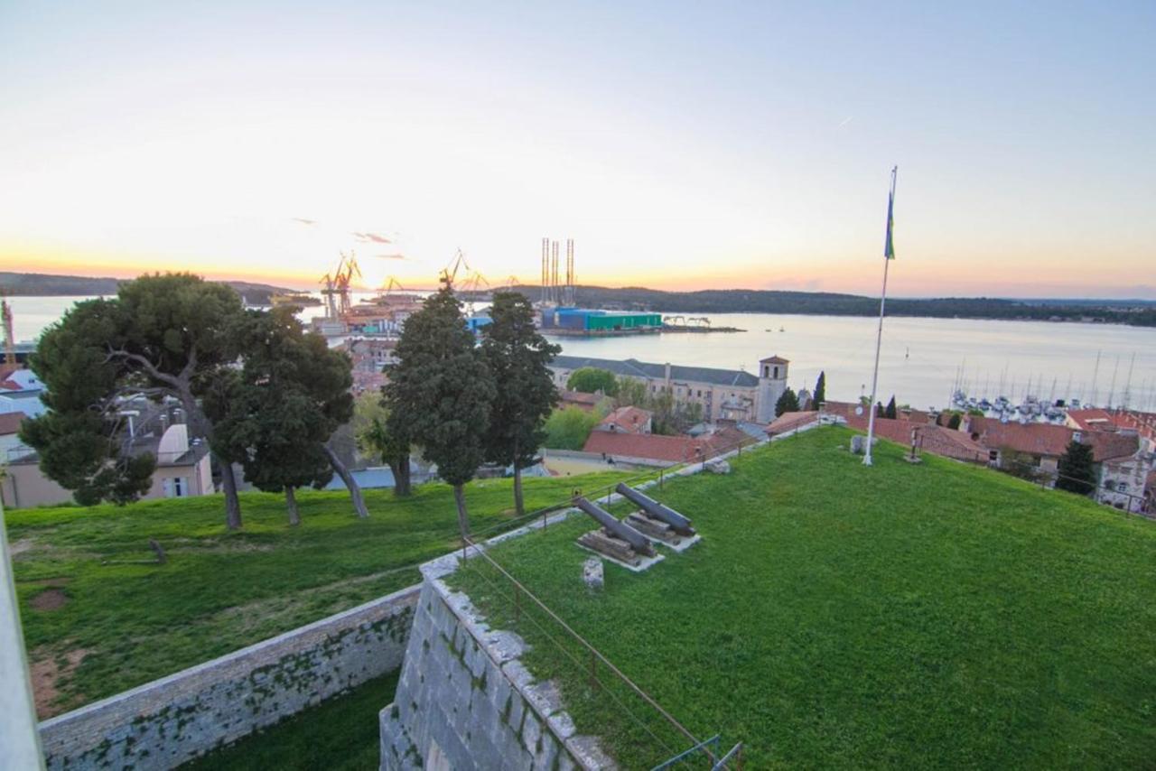 Bright & Cozy Pula Apartment Екстериор снимка